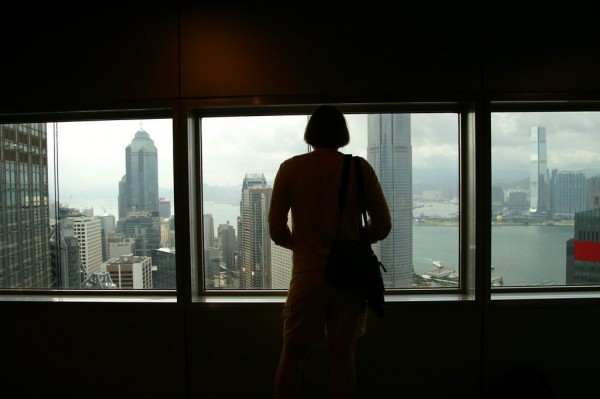 Kdo pozoruje personu? (Bank of China Tower)