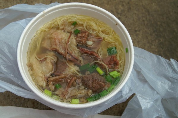 Na tučné maso moc nejsem a klimatizace v podniku byla zabijácká (Mak An Kee Noodle) :-(