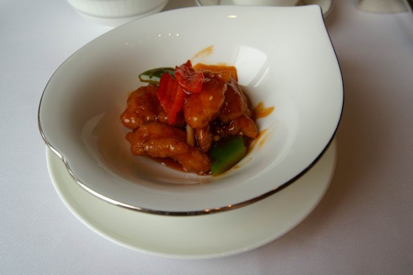 a velmi dobrá kvalita se udržela i u kuřete ve sladkokyselé omáčce (sweet and sour) s ananasem (výborné, 8/10)