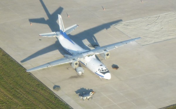 An-26 Exinu po pristati na zamrznutom jazere.