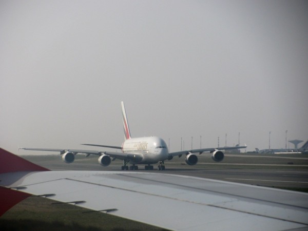 Čekali jsme při pojíždění na startující A380