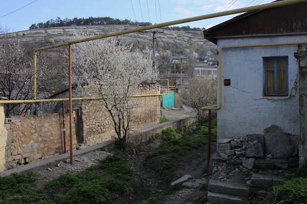 Cesta pod hotelem.jpg