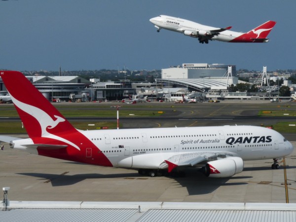 A380-800 v tandemu s B747-400 Boeingje tam samozrejme vicemene nahodou :-)