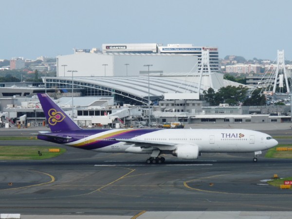 B777-200ER Thai maj jeden z nejuzaznejsich personalu na svete, ale trochu by mohly zapracovat na IFE!