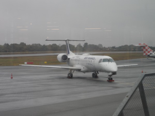 EMB 145