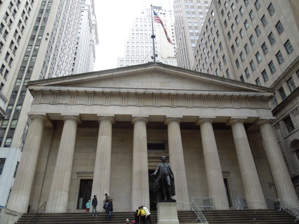 Wall Street. Burza to asi není, ale zuřivě si to fotili Japonci