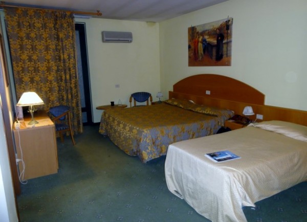 Ascot_Milan_1.JPG